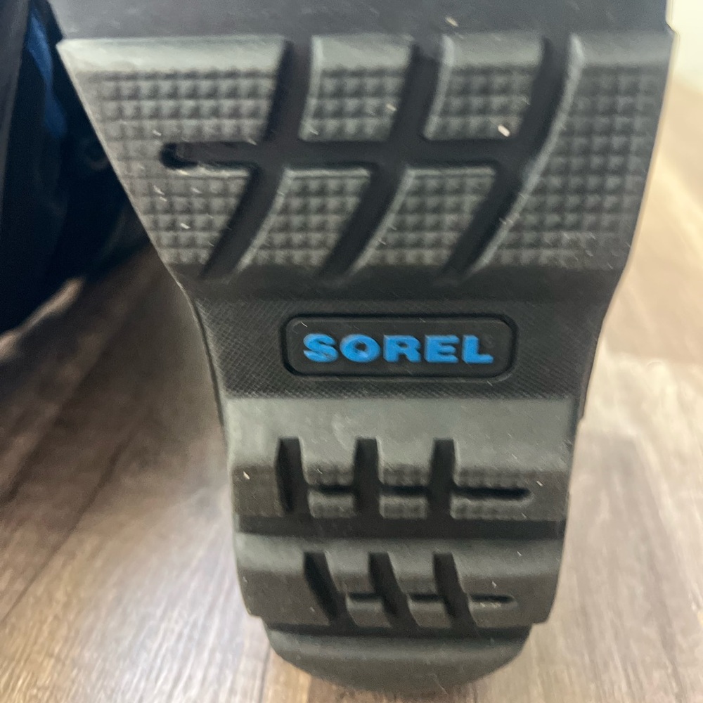 Sorel Boys Size 2 Black Blue Snow Boots EUC - Picture 7 of 11